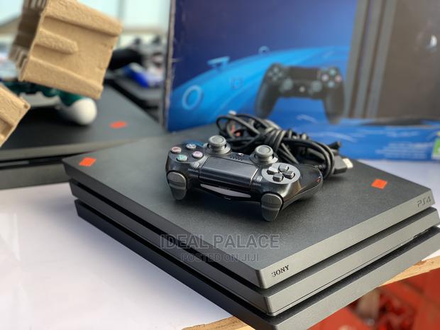 Playstation 4 Pro · Photo 3