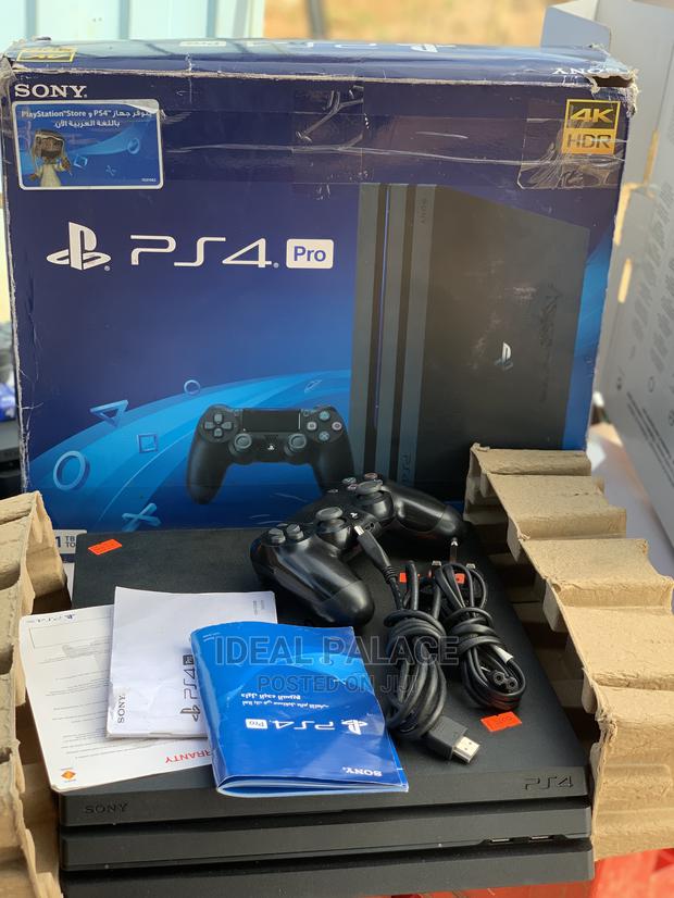Playstation 4 Pro · Photo 1