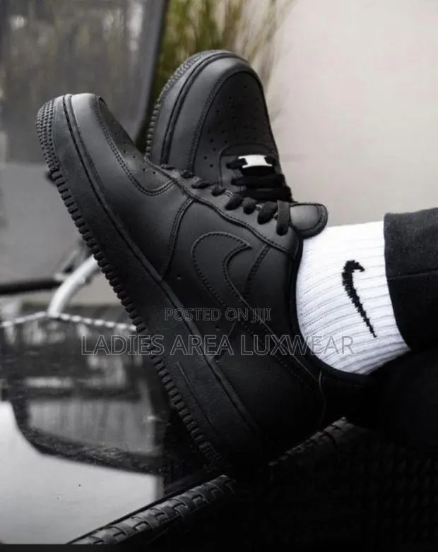 Nike Airforce 1 (Af1)- All Black In Box · Photo 1