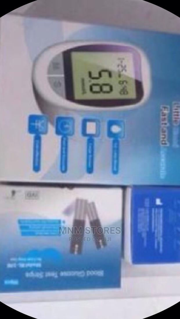 Glucometer With Lancet And Strips · Photo 1