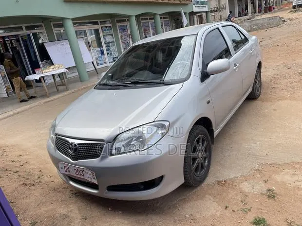 Toyota Vios 2012 Silver · Photo 1