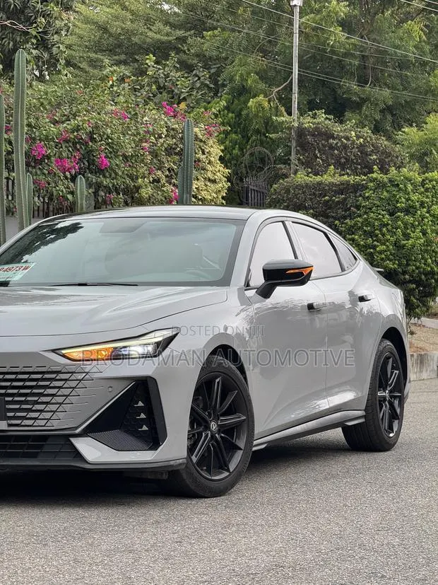 Changan UNI-V 1.5 Petrol FWD 2022 Gray · Photo 1