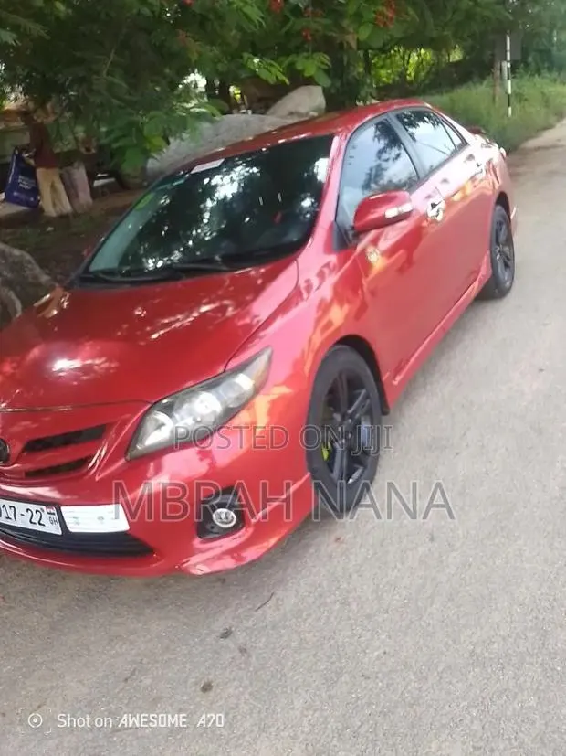 Toyota Corolla 2016 Red · Photo 1
