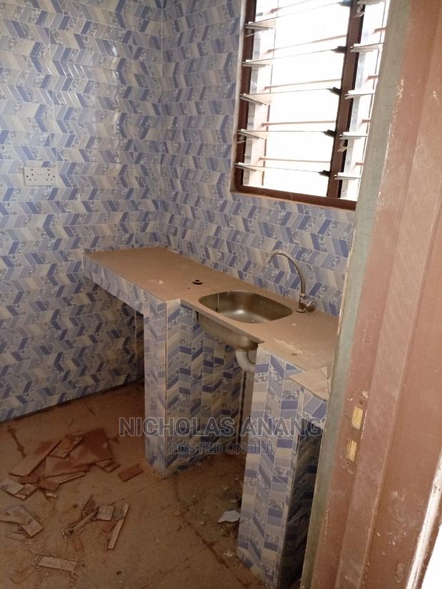 1bdrm House in New Town for rent