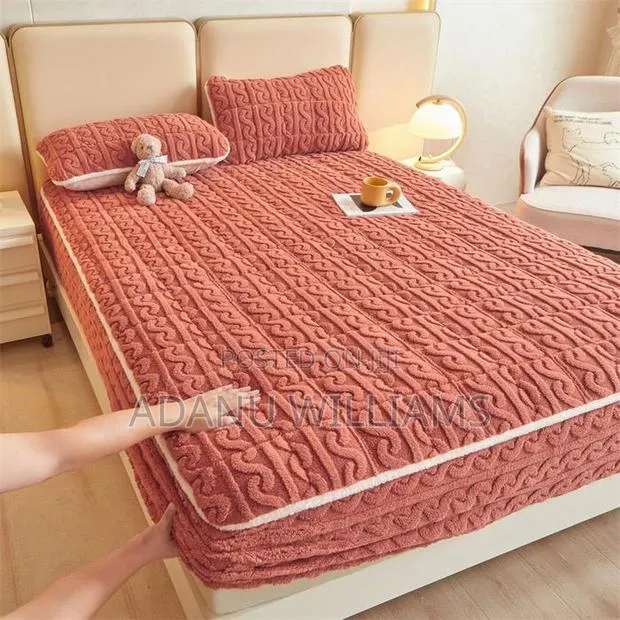 Ultra Soft Plush Fitted Bed Cover ( 1 Fitted Cover 2 Pillow Cases) · Photo 1