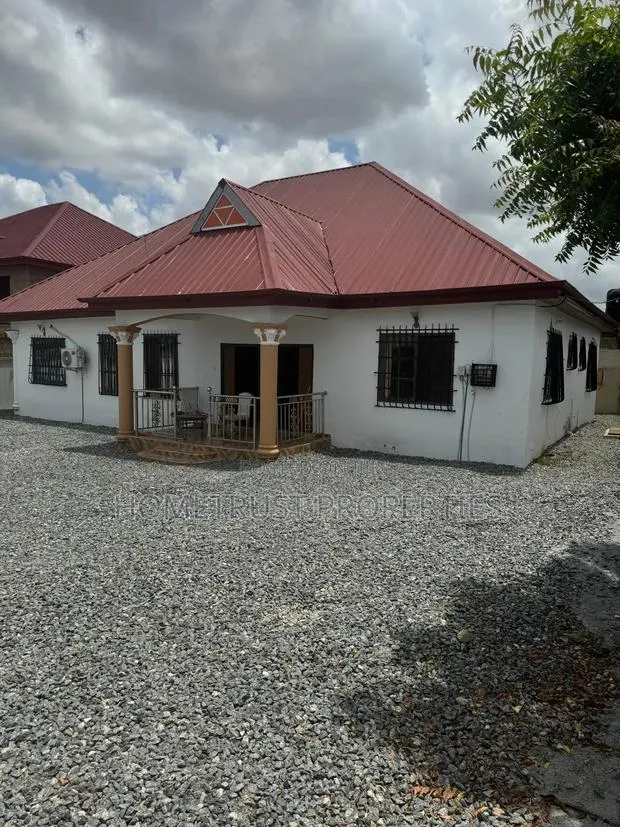 5bdrm House in Amasaman Odontia for sale · Photo 1