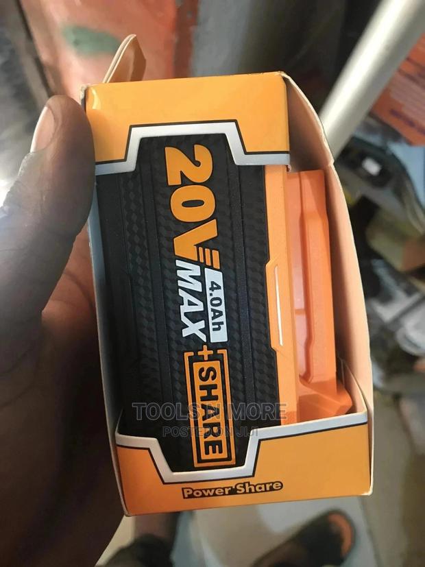 INGCO 20volts Lithium Ion Battery (4.0ah) · Photo 5