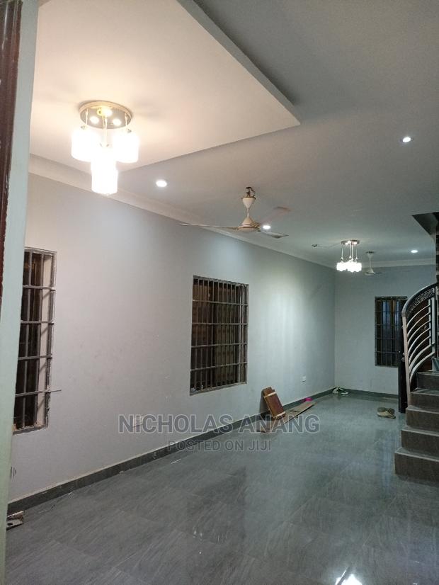 A Luxury 3 Bedroom Self Compound for Rent at Bush Road · Photo 2