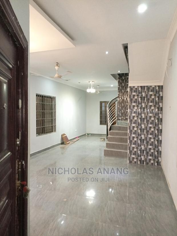 A Luxury 3 Bedroom Self Compound for Rent at Bush Road · Photo 3