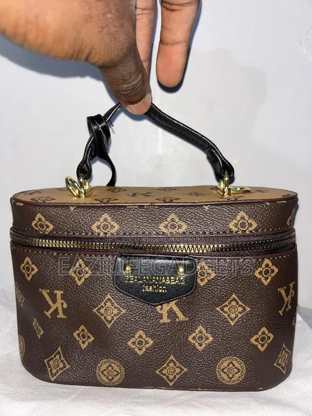 Brown Monogram Handbag · Photo 3