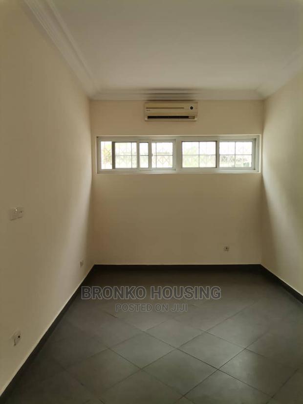 4bdrm Penthouse in Bronko Housing, Airport Residential Area for Rent · Photo 6
