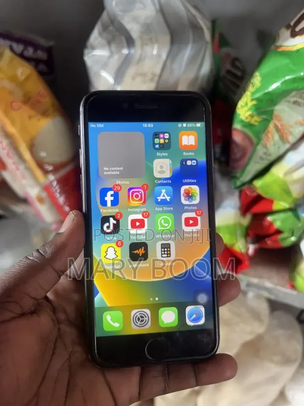 Apple iPhone 8 64 GB Black · Photo 1