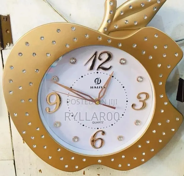 Apple Wall Clock · Photo 1