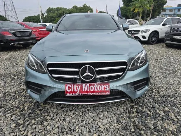 Mercedes-Benz E300 2019 Silver · Photo 1