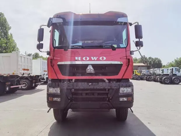 Sinotruk Howo 8*4tx Heavy-Duty Truck, 2025 Red · Photo 1