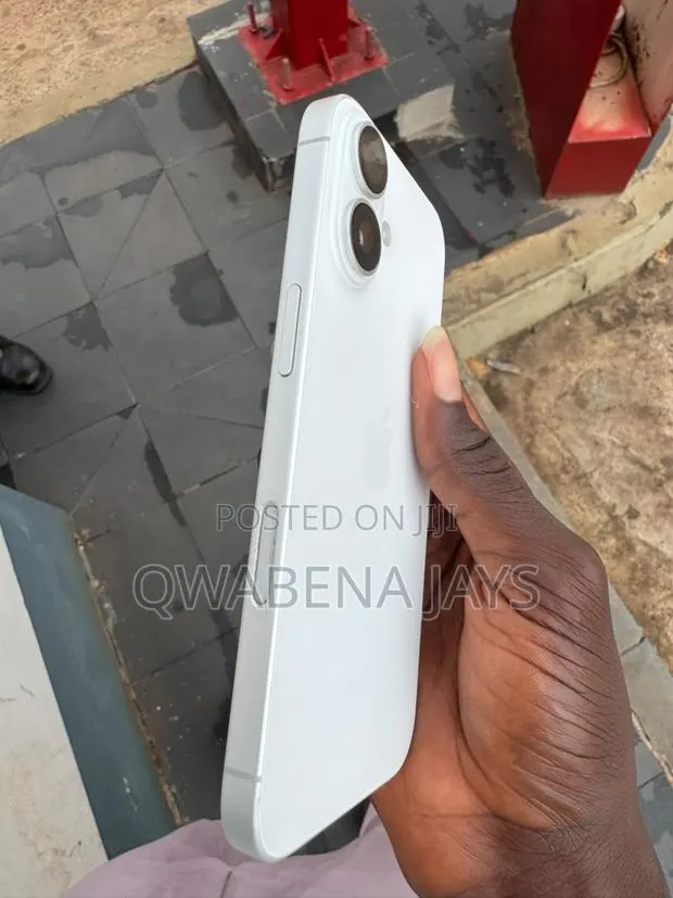 Apple iPhone 16 128 GB White · Photo 1