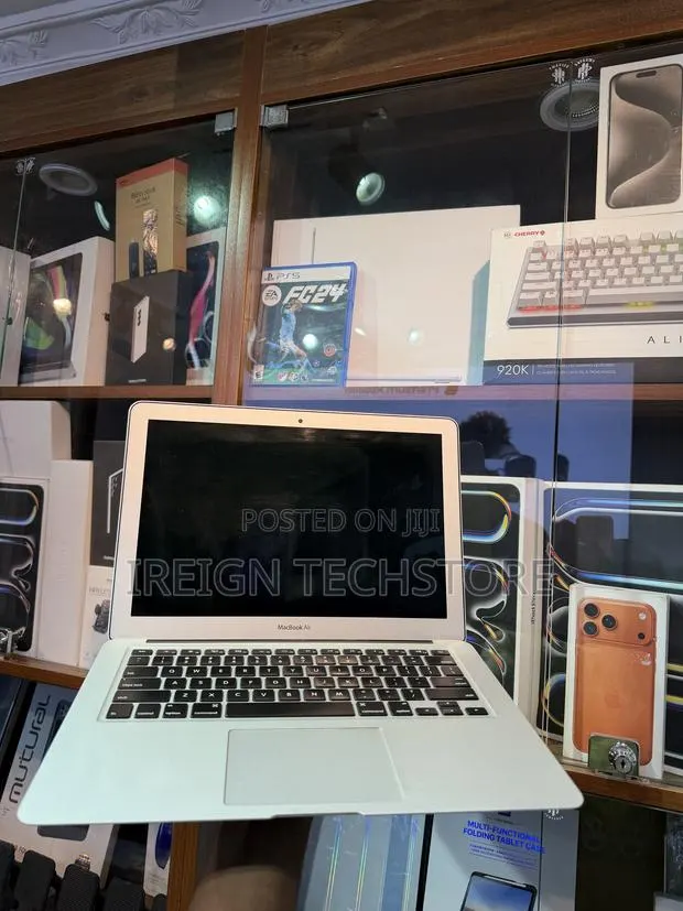 Laptop Apple MacBook Air 2017 8GB Intel Core i5 SSD 128GB · Photo 1