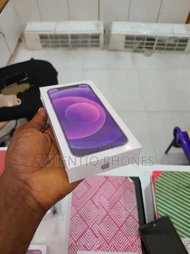 New Apple iPhone 12 128 GB Purple · Photo 1