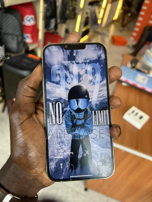 Apple iPhone 13 Pro Max 128 GB White · Photo 1