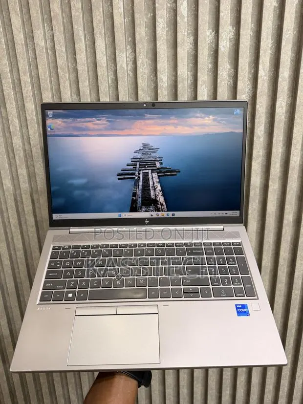 Laptop HP ZBook Firefly G8 16GB Intel Core i7 SSD 512GB · Photo 1
