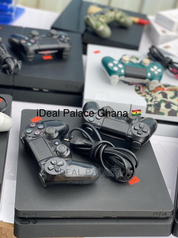 Playstation 4 Slim Consoles · Photo 4