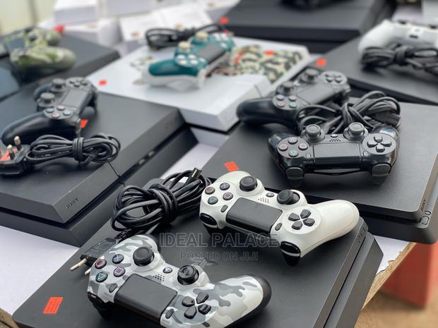 Playstation 4 Slim Consoles · Photo 3