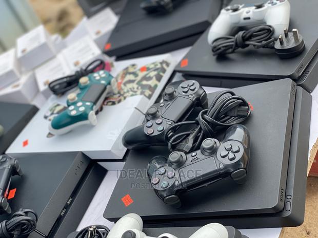 Playstation 4 Slim Consoles · Photo 2