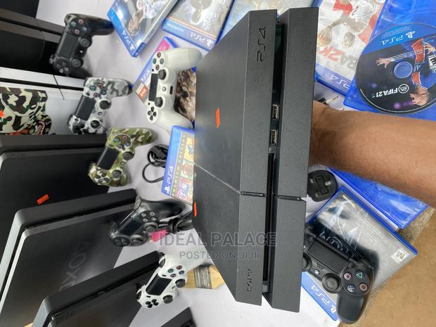 Playstation 4 Standard Console · Photo 3