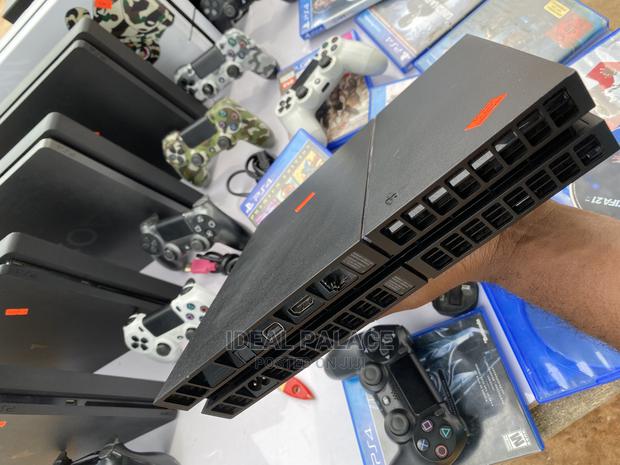 Playstation 4 Standard Console · Photo 4