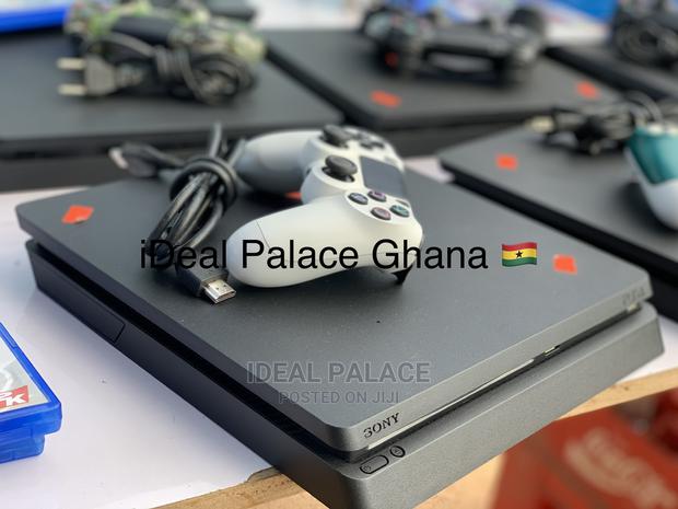 Playstation 4 Slim Console · Photo 3