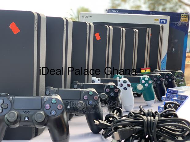Playstation 4 Slim Console · Photo 2
