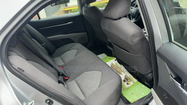 Toyota Camry LE 2023 Silver · Photo 1
