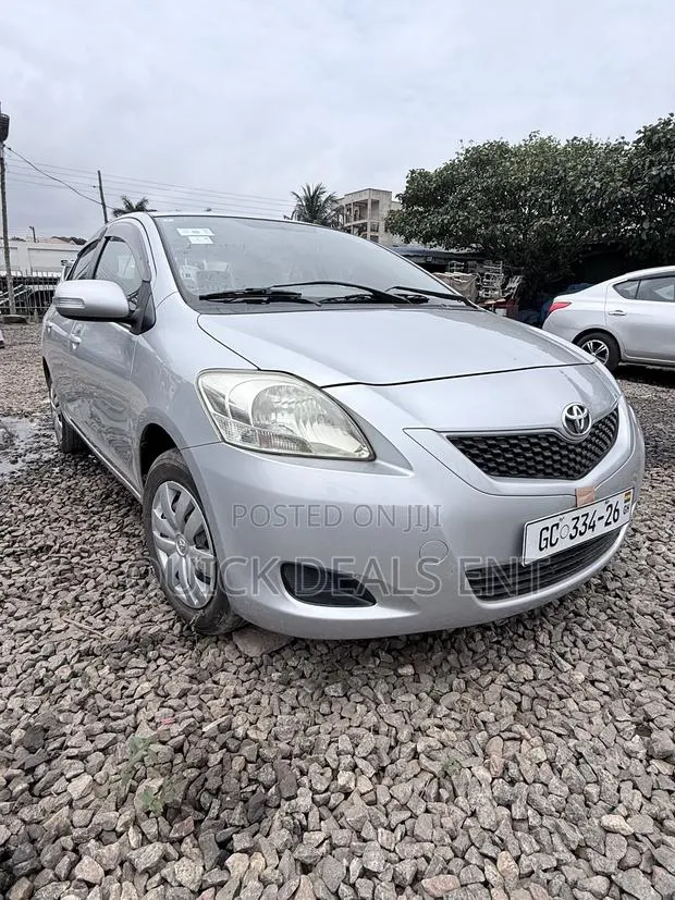 Toyota Belta 2012 Silver