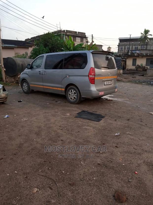 Hyundai H1 Buses For Rent. 12 Seater Buses For Rent In Ghana · Photo 4