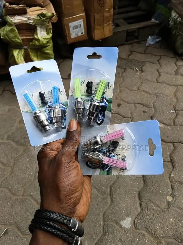 Flash LED Tyre Valve Cover - Full Set · Photo 1