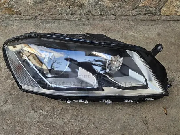 Vw Passat B7 Headlight Led Right Side · Photo 1