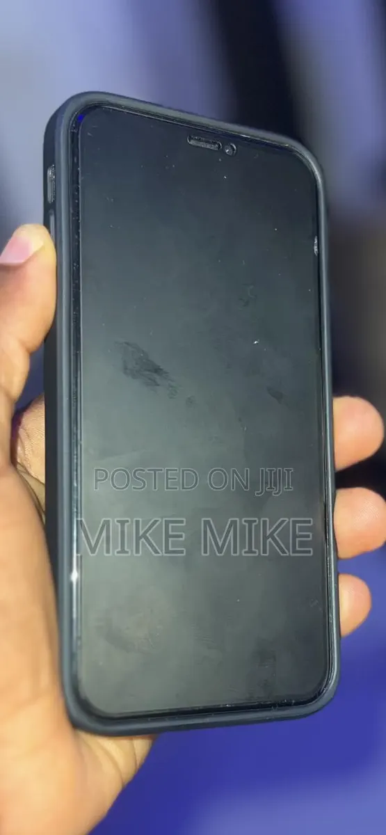 Apple iPhone 11 128 GB Black · Photo 1