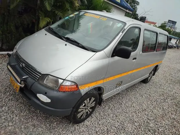 Toyota HiAce 2009 Silver · Photo 1