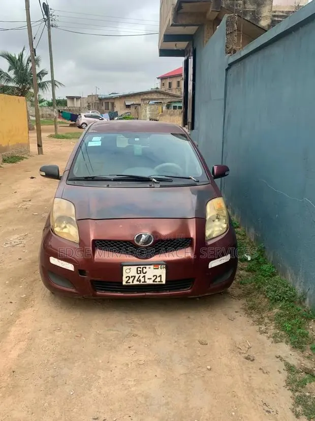 Toyota Vitz 2010 Red · Photo 1