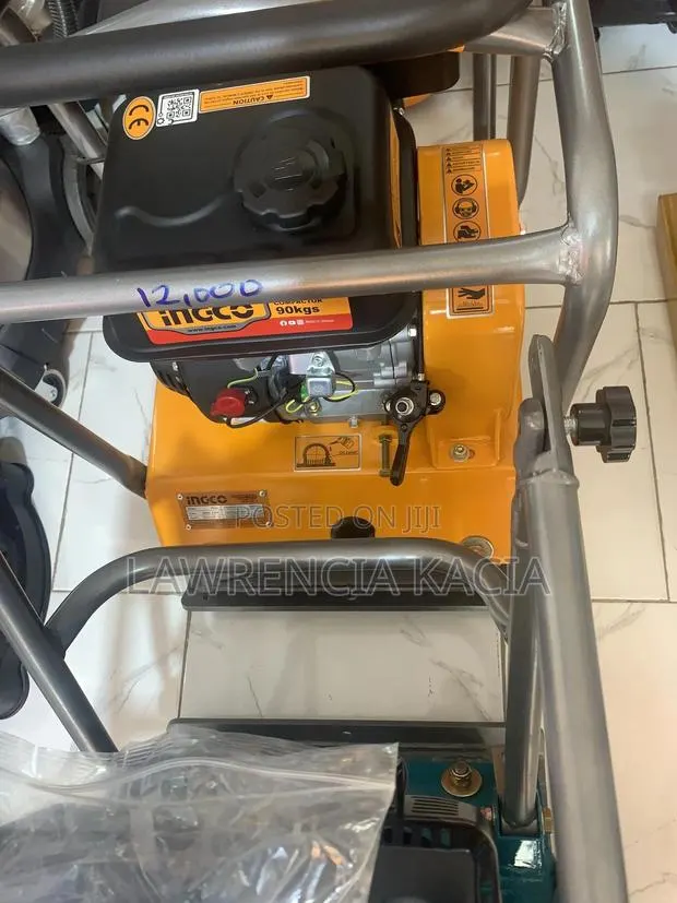 Gasoline Plate Compactor · Photo 1