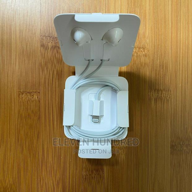 APPLE Lighting Connector Earbuds · Photo 3