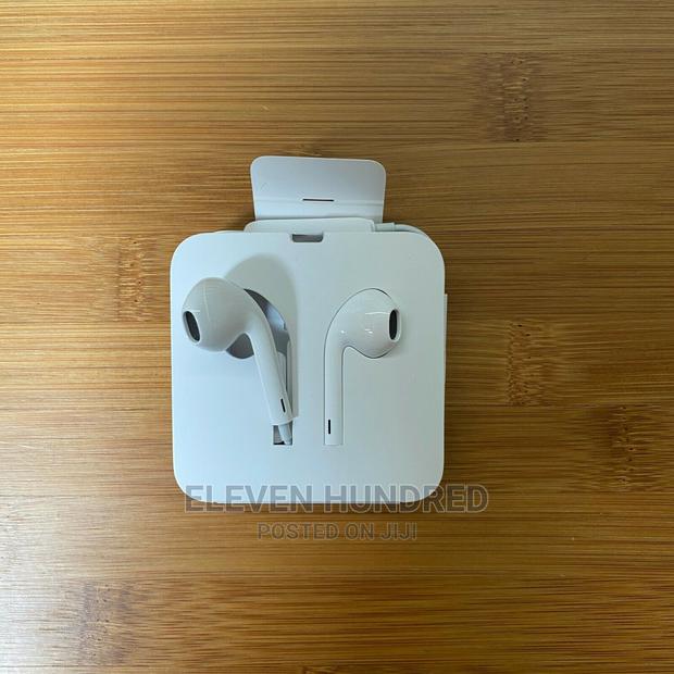 APPLE Lighting Connector Earbuds · Photo 1