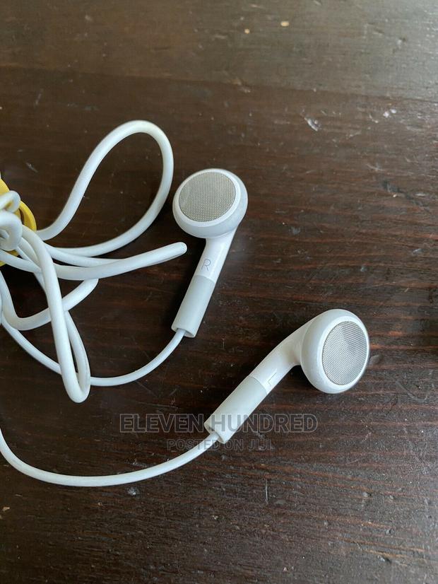 APPLE Lighting Connector Earbuds UK USED · Photo 3