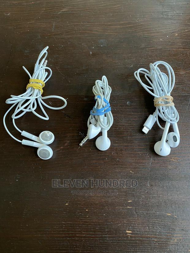 APPLE Lighting Connector Earbuds UK USED · Photo 2
