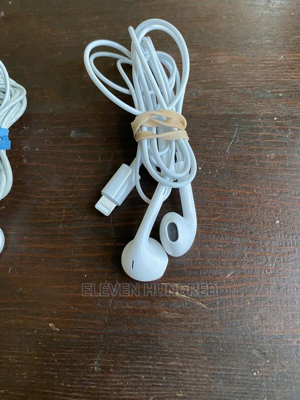 APPLE Lighting Connector Earbuds UK USED · Photo 1