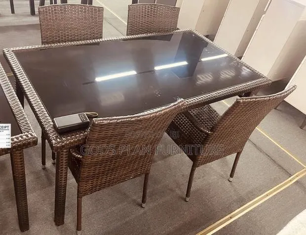 Outdoor/ Garden 4 Seater Dining Table Set · Photo 1