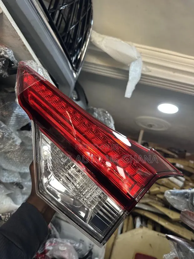 Toyota Rush Boot Light 2018 2019 2020 2021 2022 Booth/Trunk Taillight · Photo 1