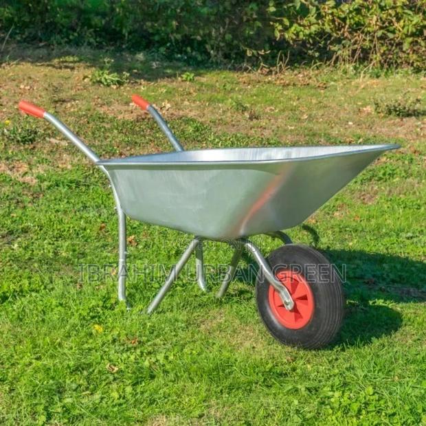 Wheelbarrow Silver · Photo 1