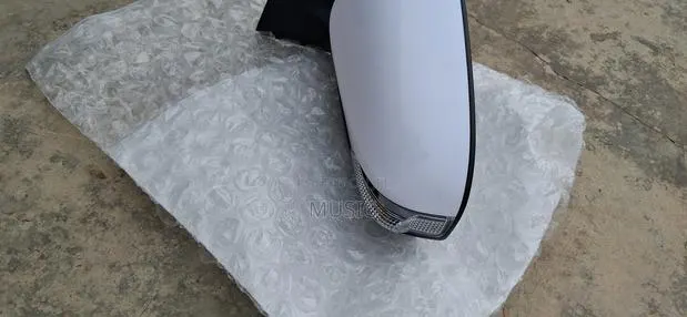 2019 Toyota Corolla Side Mirror · Photo 1
