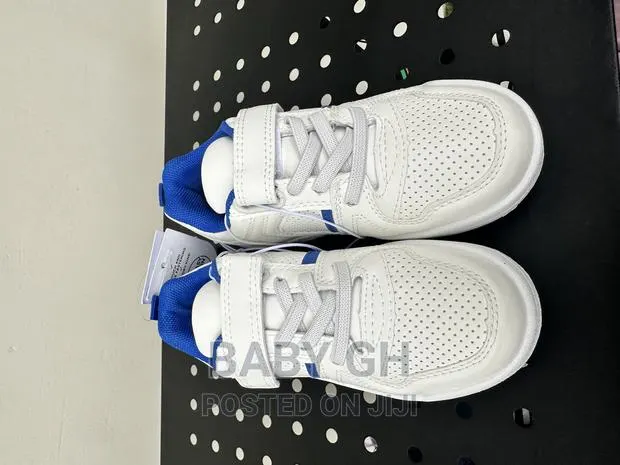 White Sneaker · Photo 4